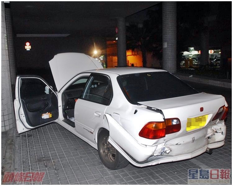 警方其後在麗港城內,發現一部撞毀的私家車。資料圖片