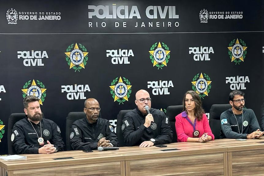 警方周日舉行記招交代在Gaga演出前已拘捕了2名疑犯,以及到15名嫌疑人的住所作突擊搜查。 警方周日舉行記招交代在Gaga演出前已拘捕了2名疑犯,以及到15名嫌疑人的住所作突擊搜查。