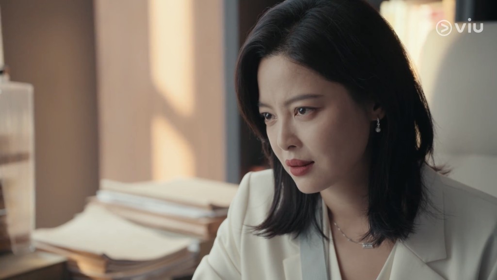 辛芷蕾飾演長勝精英律師。