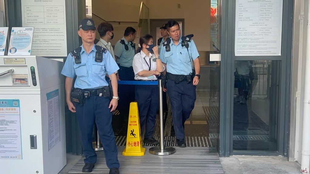 警員到場調查。楊偉亨攝 警員到場調查。楊偉亨攝