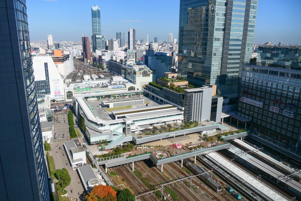 有東京大動脈之稱的山手線,平均一周乘客人次超過三千萬人,圖為JR新宿站。維基網站 有東京大動脈之稱的山手線,平均一周乘客人次超過三千萬人,圖為JR新宿站。維基網站