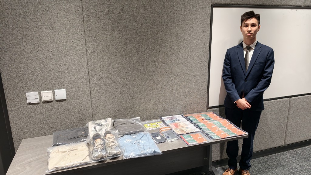 警方展示涉案證物。黃文威攝 警方展示涉案證物。黃文威攝