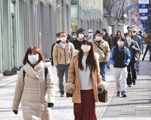 日本將延長10個都府縣的緊急事態宣言至下月7日。AP圖片