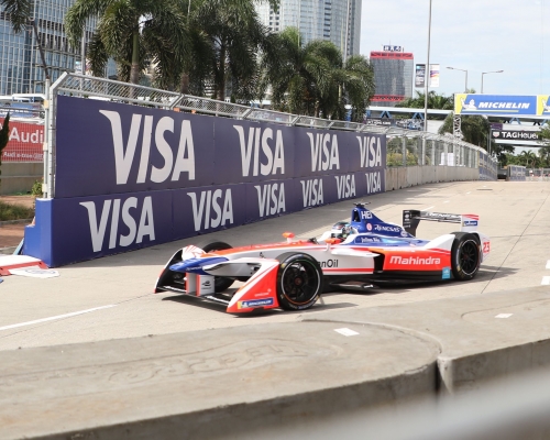 警方再拘捕一人涉航拍機電動方程式。資料圖片