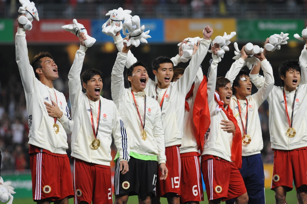 2009年东亚运在香港引发体育热潮。图为港队当年夺得男子足球金牌。资料图片