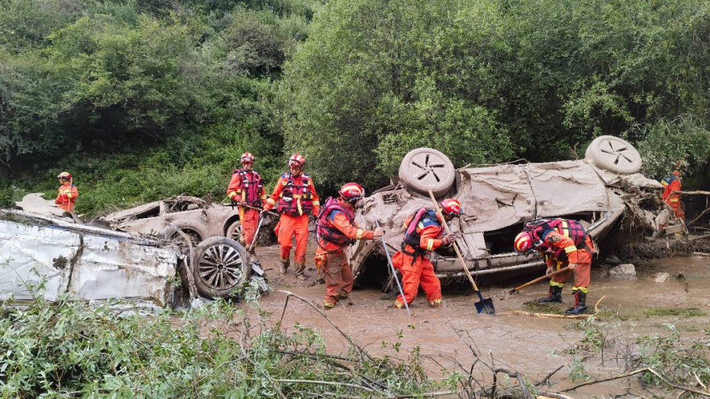 甘肅定西市渭源縣的雙石門景區的山洪災害已致10人死亡。新華社