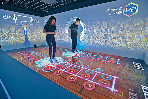 ■虛擬競技場中設有足球員速度梯協調練習。