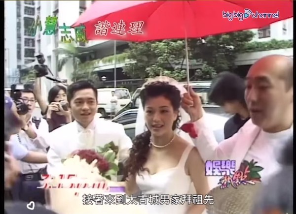 刘小慧1997年嫁苏志威后，淡出幕前专心相夫教女。