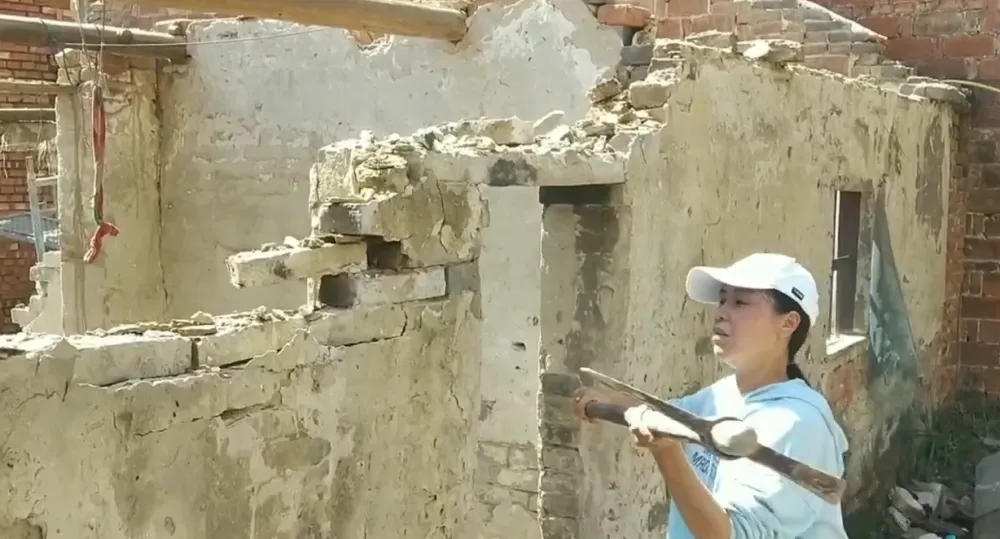 李林重新裝修仙桃的老房子。 李林重新裝修仙桃的老房子。