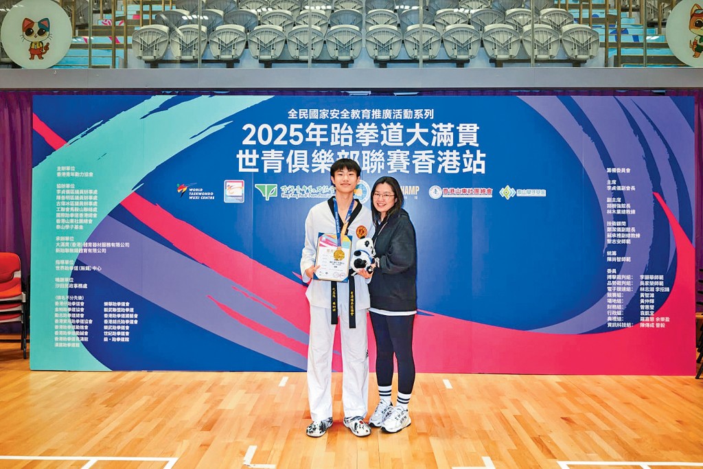 林珈晞(左)今年出戰跆拳道大滿貫世青俱樂部聯賽香港站,於68公斤以下組別奪冠。