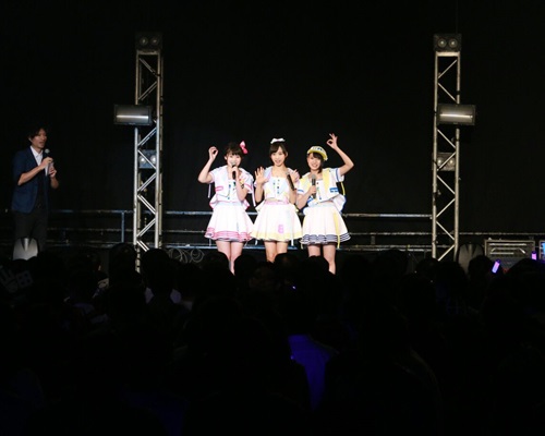 對Fans反應熱烈，她們都好開心。