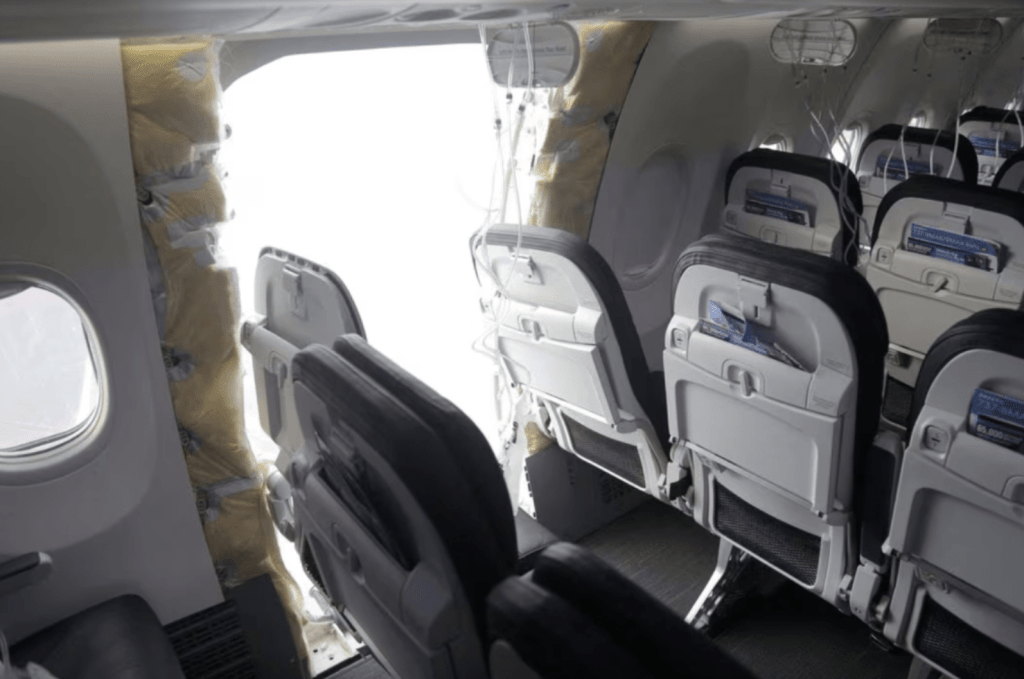 上月5日阿拉斯加航空一架波音737 Max 9客机在高空飞行期间一片舱门脱落，引起国际高度关注。