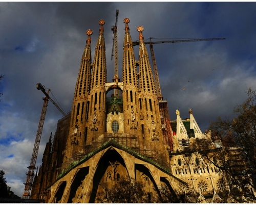 西班牙将成为全球第3大语言。图为西班牙地标圣家教堂。AP