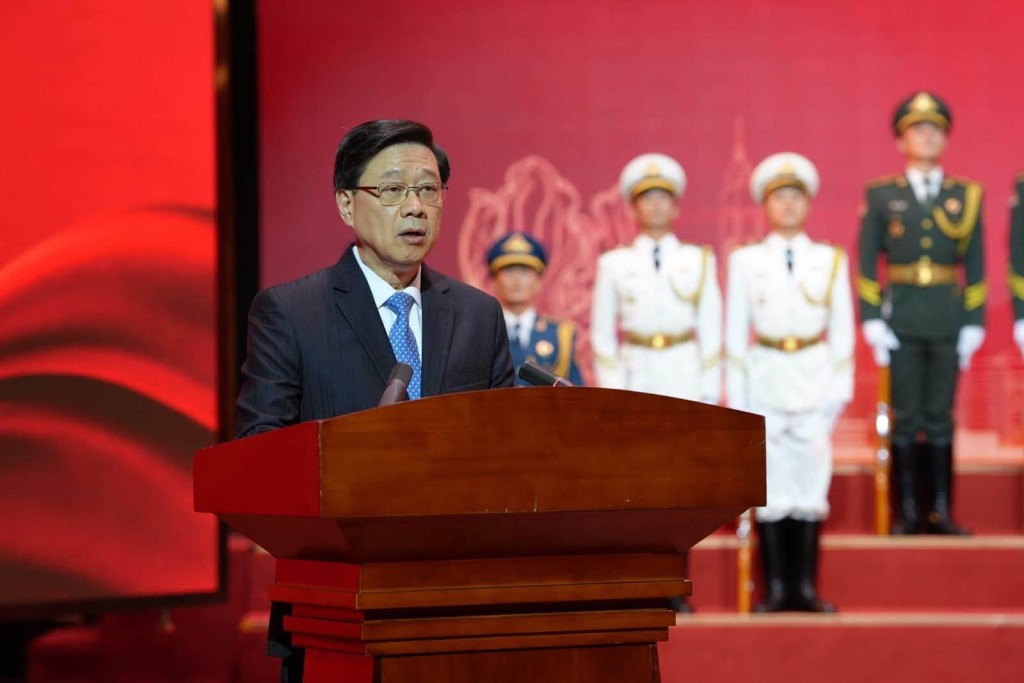 李家超表示,中國人民解放軍以實際行動詮釋了「全心全意為人民服務」的錚錚誓言。 李家超表示,中國人民解放軍以實際行動詮釋了「全心全意為人民服務」的錚錚誓言。