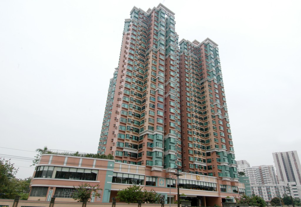 元朗朗庭园3座高层H室，实用面积398方呎，获内地家长客以月租1.38万元承租。