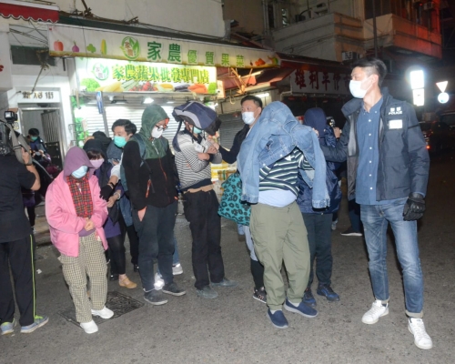 行動中拘捕22名男女。