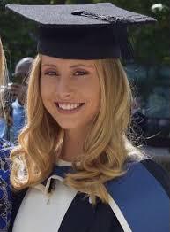 湯姆前年戀上家族好友Olivia Bolton，最終分手。