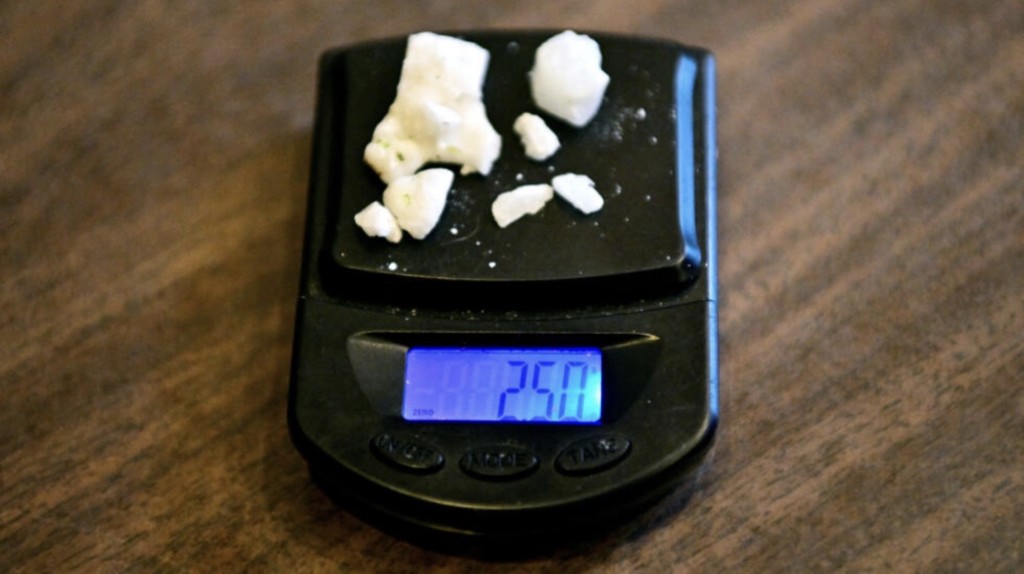 卑诗省推出持2.5克以下指定毒品无罪化政策，图中为2.5克可卡因。 路透社