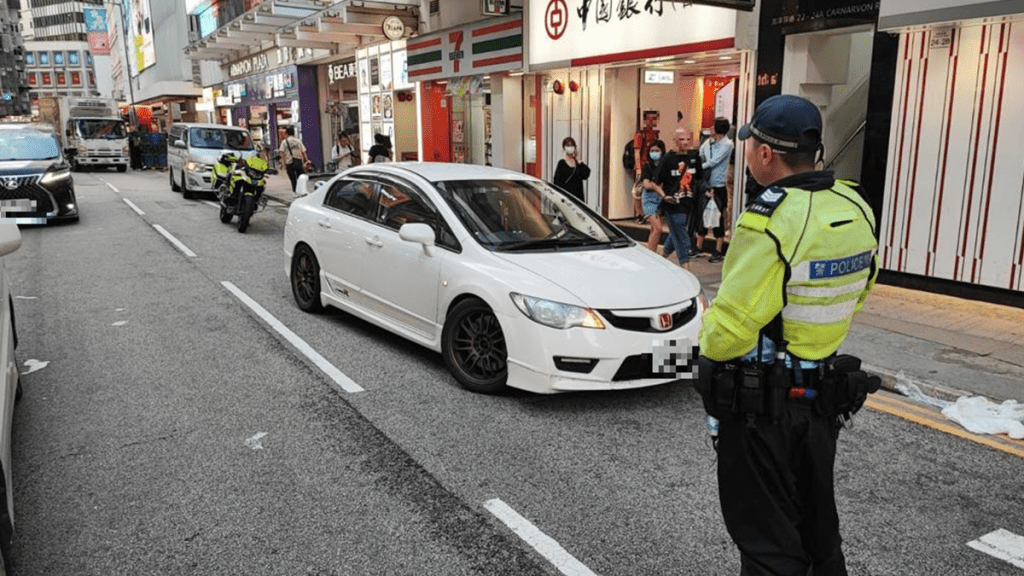 警一連兩周打擊非法賽車及改裝車輛 發11張欠妥車輛報告扣17車