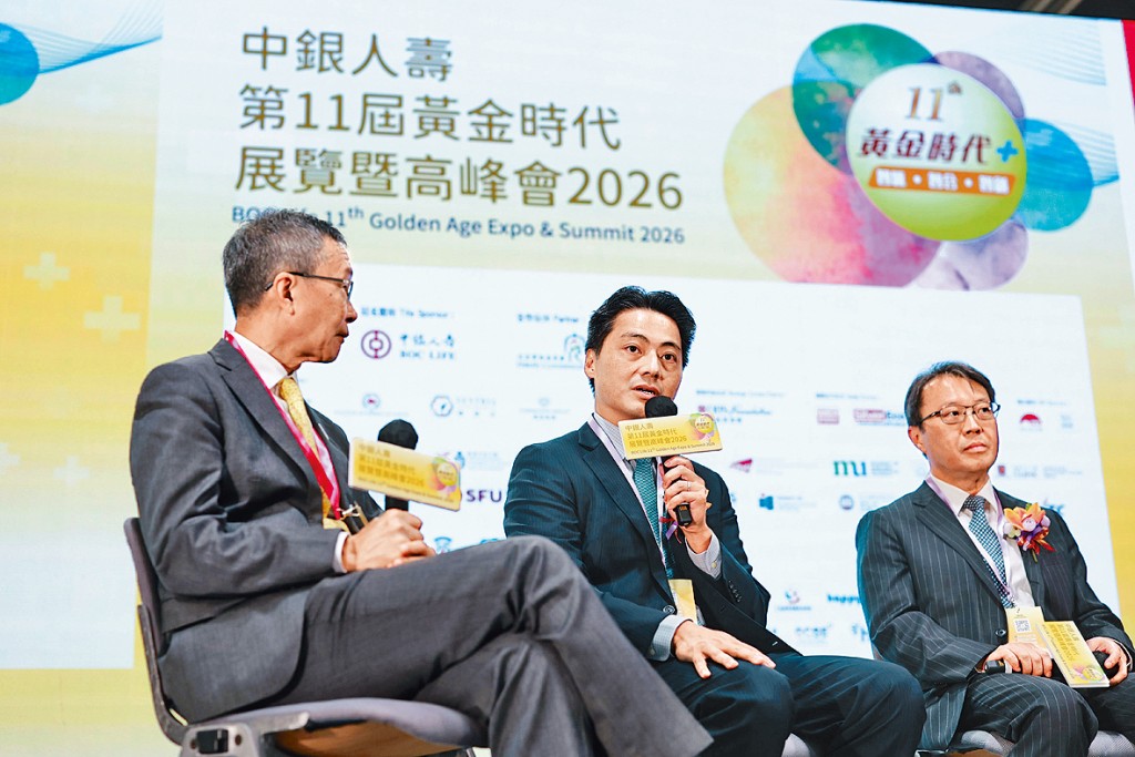 其士集團副主席周維正（中）分享如何透過連結、協作及共同創新三大核心支柱打造優質安老環境。