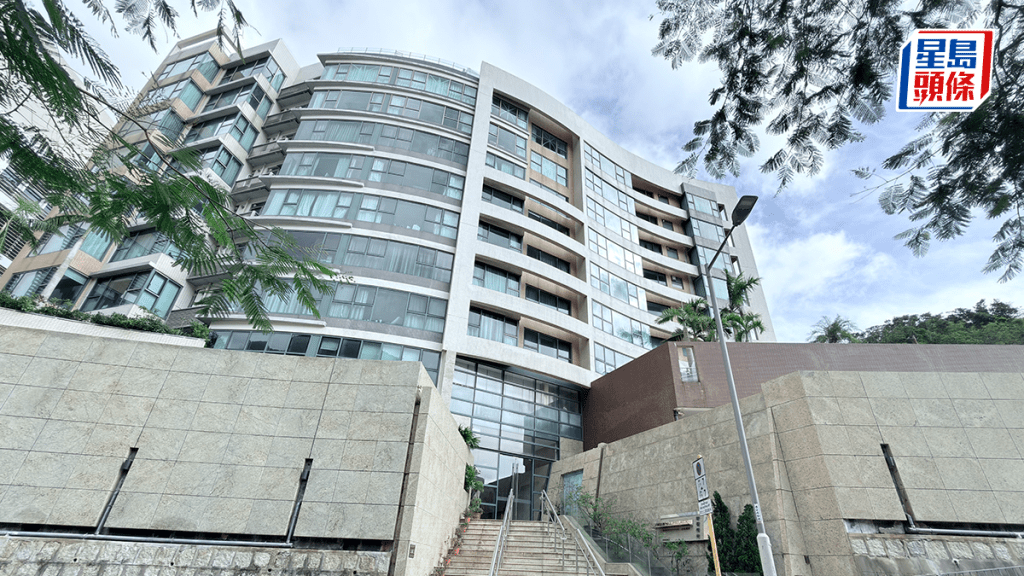 1 SOUTH BAY CLOSE單日招標沽6伙 套現8.6億