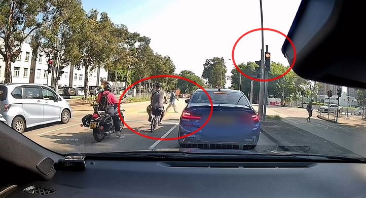 當時車燈為紅燈，但單車男並無停下。fb 車cam L（香港群組）TenderKangaroo5244影片截圖 