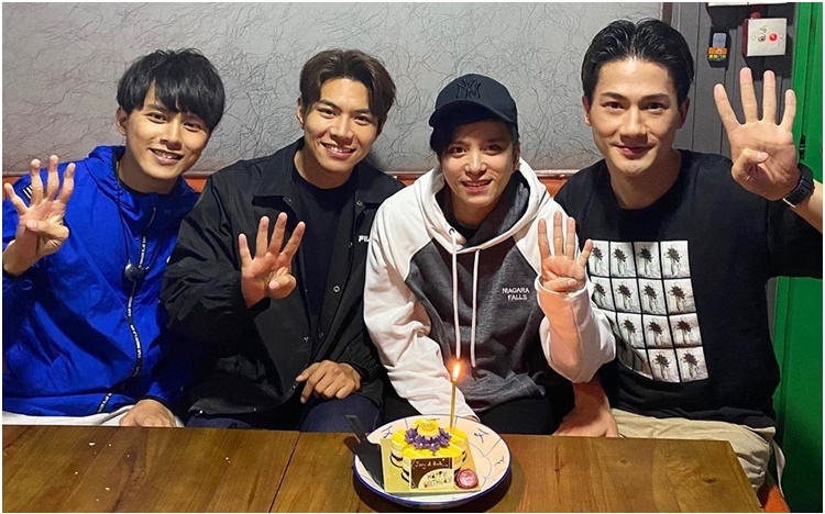 何廣沛、羅天宇、張彥博同郭子豪舉行四隻手指，除咗代表佢哋「跳躍F4」，應該仲有因為阿博啱啱踏入四字頭。