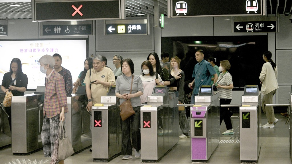 港鐵公司宣布，於「長者日」(11月16日)當日，為65歲或以上的長者提供免費乘車日。