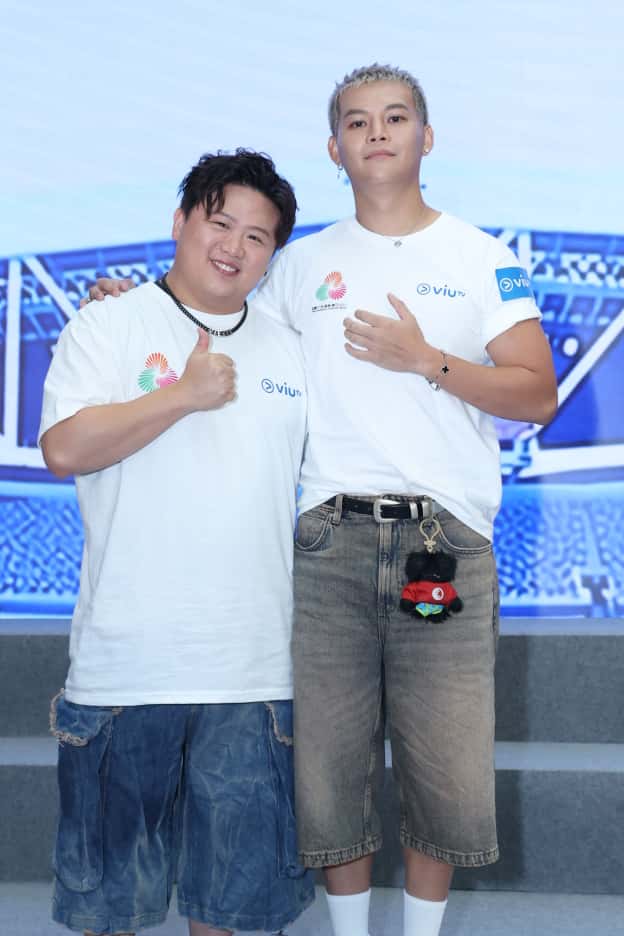 肥仔笑稱ERROR 4位成員的一齊出活動,出場費好貴。 肥仔笑稱ERROR 4位成員的一齊出活動,出場費好貴。