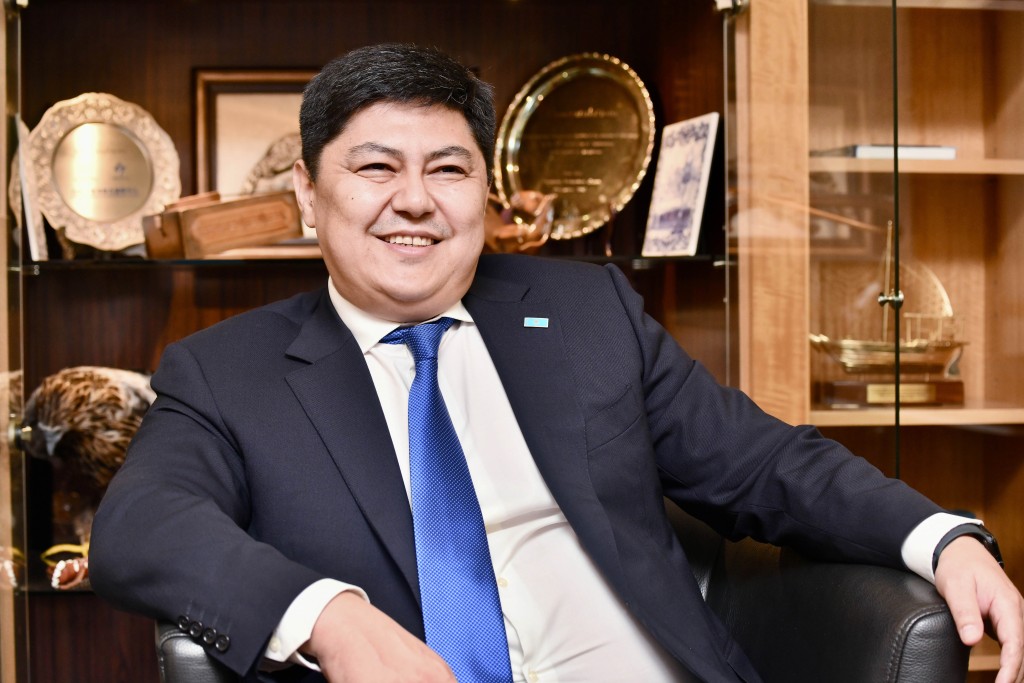 Bauyrzhan Dosmanbetov表示,除了在全國範圍內推動數字化進程外,哈薩克還在推進具有里程碑意義的城市與農業發展項目。 Bauyrzhan Dosmanbetov表示,除了在全國範圍內推動數字化進程外,哈薩克還在推進具有里程碑意義的城市與農業發展項目。