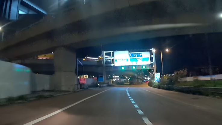 片主車輛行駛中。fb車cam L（香港群組）影片截圖