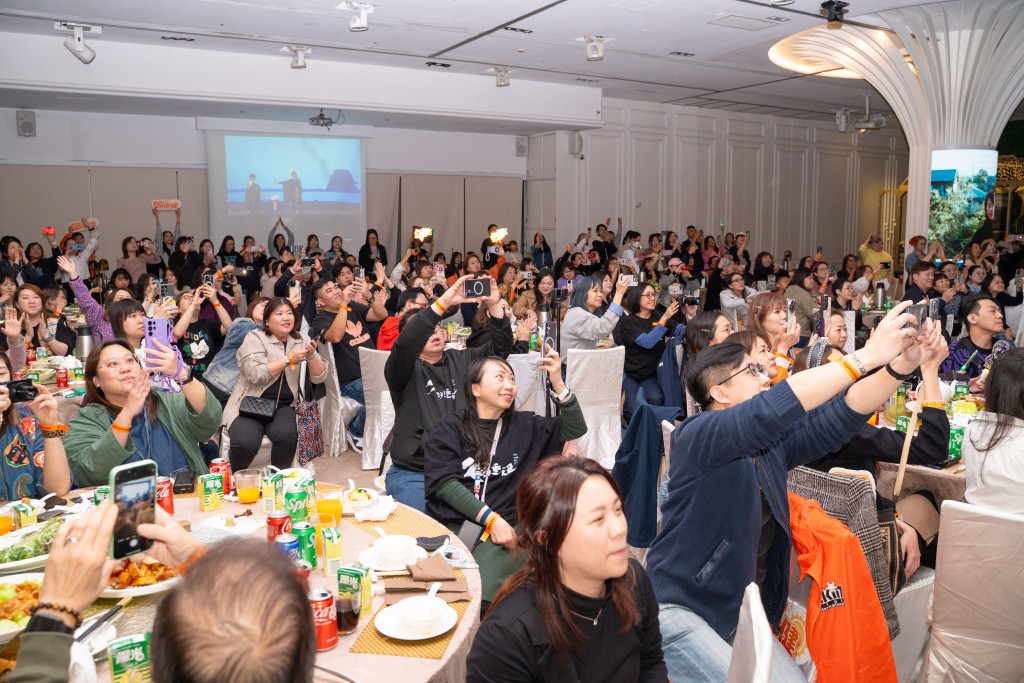 鄭伊健的歌迷會33周年活動好熱鬧。 鄭伊健的歌迷會33周年活動好熱鬧。