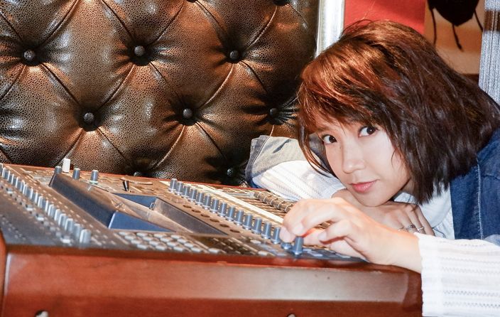 糖妹近年兩度推出個人專輯，又頻頻拍劇拍電影，事業發展得相當順利。