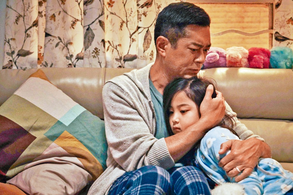 古仔在戲中飾演一位救護員,更陷下移民與否的兩難局面。