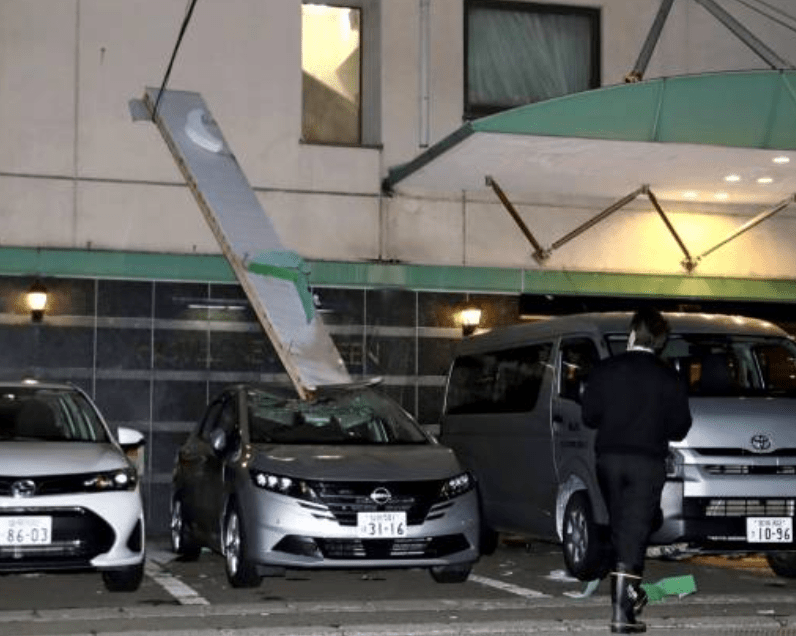 日本本州東北部青森縣東部海域於周一(8日)深夜發生黎克特制7.5級強烈地震,截至目前造成最少50人受傷。法新社 日本本州東北部青森縣東部海域於周一(8日)深夜發生黎克特制7.5級強烈地震,截至目前造成最少50人受傷。法新社