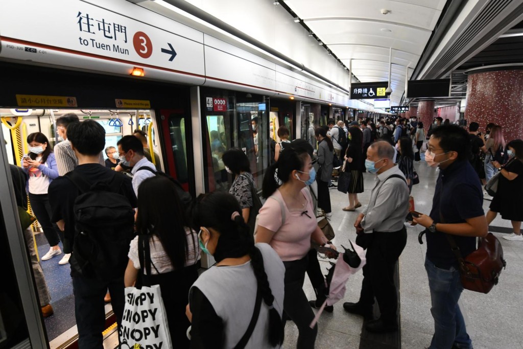 屯馬綫列車服務受阻。