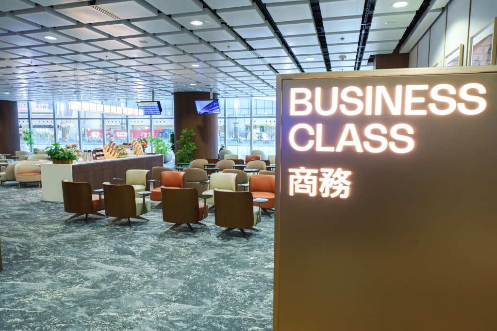 港鐵更與國際機場貴賓室及禮賓服務營運商環亞集團攜手,全面提升車站貴賓室服務。 港鐵更與國際機場貴賓室及禮賓服務營運商環亞集團攜手,全面提升車站貴賓室服務。