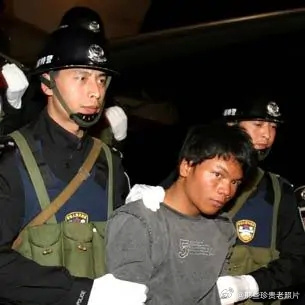 马加爵以铁锤残忍击杀4名同学，被判死刑。