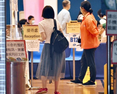 距離社區接種中心提供第一劑疫苗的最後日期尚餘34日。資料圖片