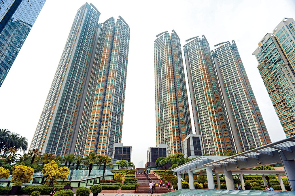 擎天半島2座高層D室，面積1058呎，議價後以2850萬易手。