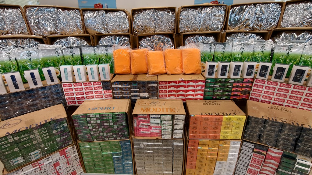 該批私煙及另類吸煙產品有不同品牌。黃文威攝