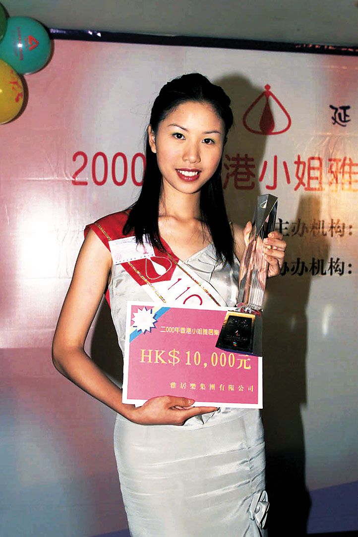 简佩坚是2000年香港小姐亚军。