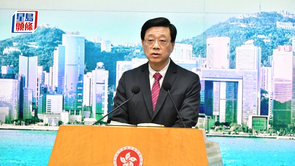 李家超指上任近一年意義重大,深切體會決策者要敢於下決定。禇樂琪攝