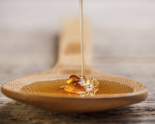 1茶匙蜜糖的糖分含量为5.6克，与砂糖没太大差异。网图