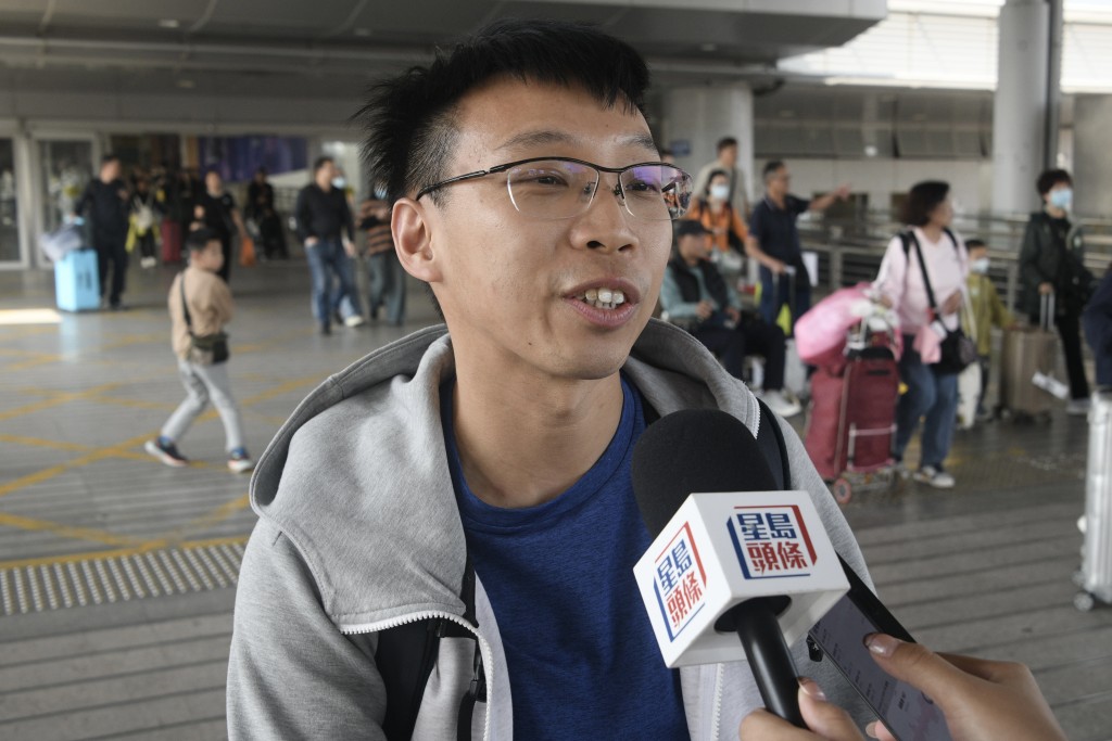 李先生過關用時約15分鐘。 李先生過關用時約15分鐘。