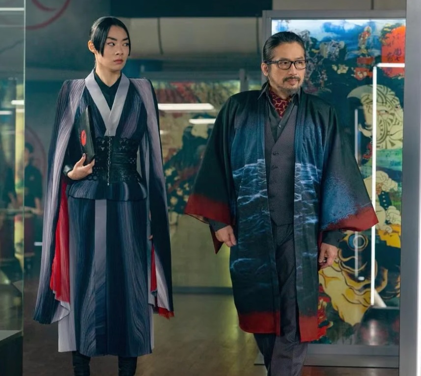 澤山璃奈（右） 在《CAINE》中，為真田廣之（左）報仇，追殺甄子丹。