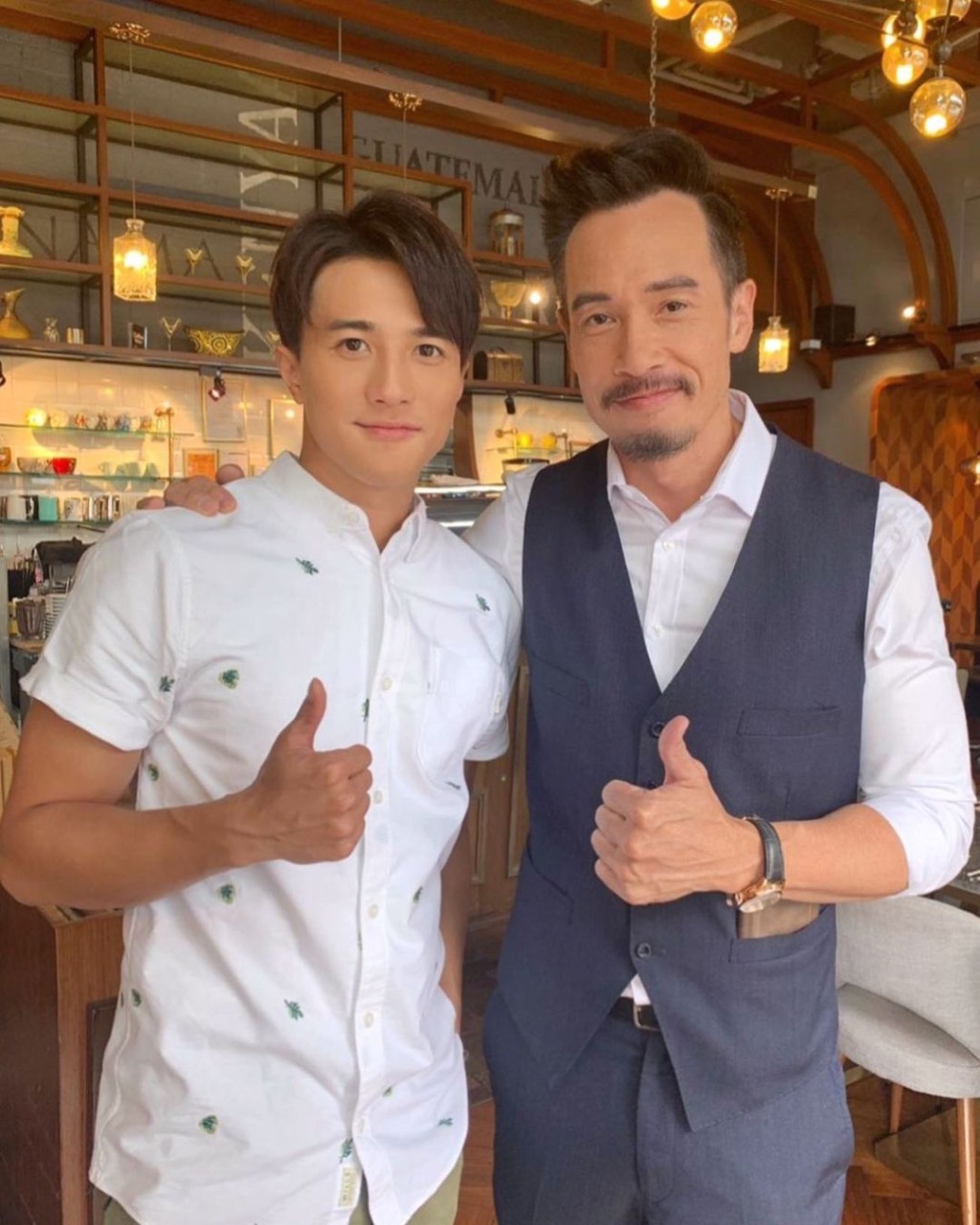 他视陈豪为奋斗目标，关系亦师亦友。