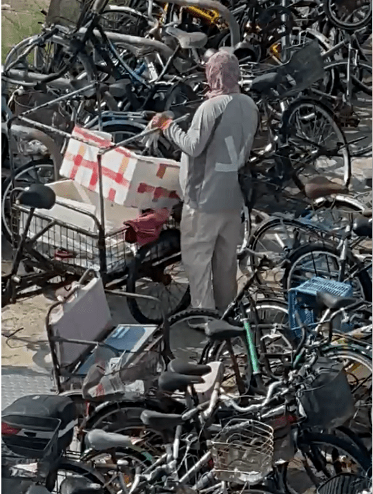 賊人偷單車過程。徐太提供