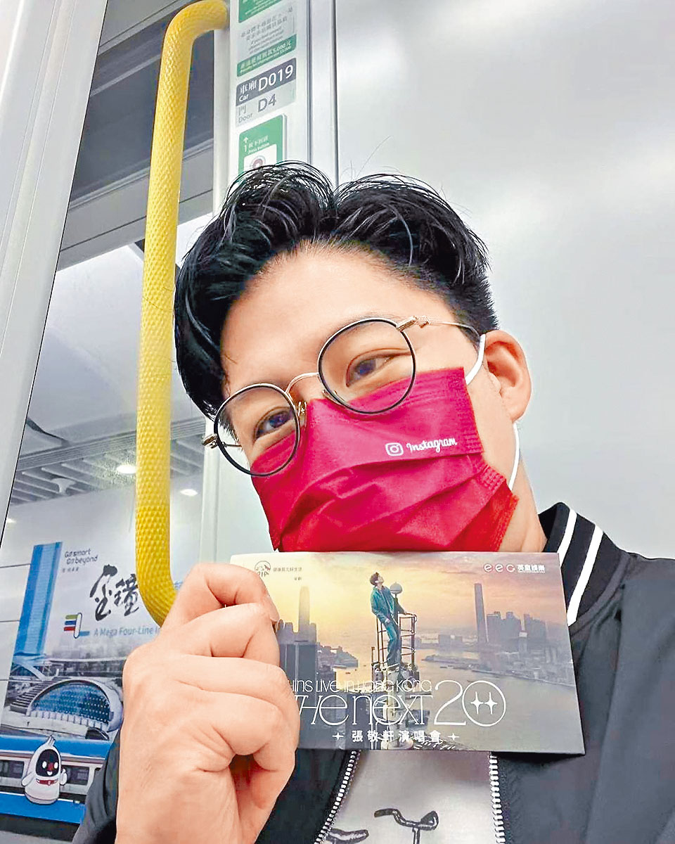 霍啟剛乘搭港鐵東鐵綫過海段直達紅磡。