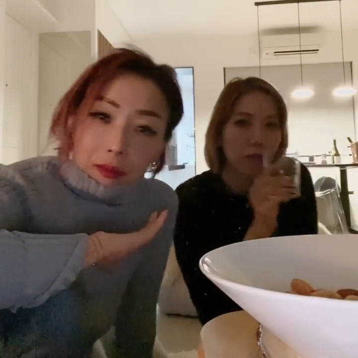 不过亦有跟朋友一同庆祝圣诞节。